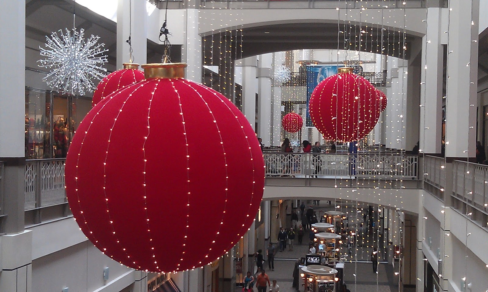 Glitter ball ceiling light