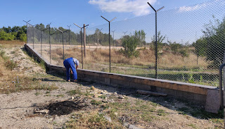 Bekir is back, and removing the wooden shuttering