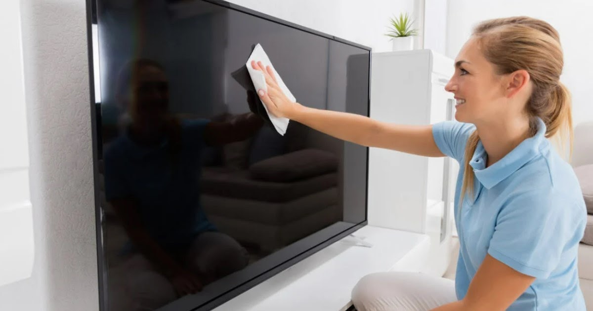 Come pulire lo schermo di smartphone, monitor e TV 