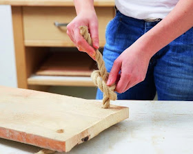 Tutorial DIY: Mesilla de noche con una tabla de madera y cuerda