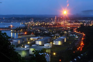 Flare stack di Kilang Minyak Balikpapan, Kalimantan Timur