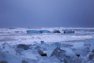 冬　アイスランド　ダイヤモンドビーチ　流氷　海　強風