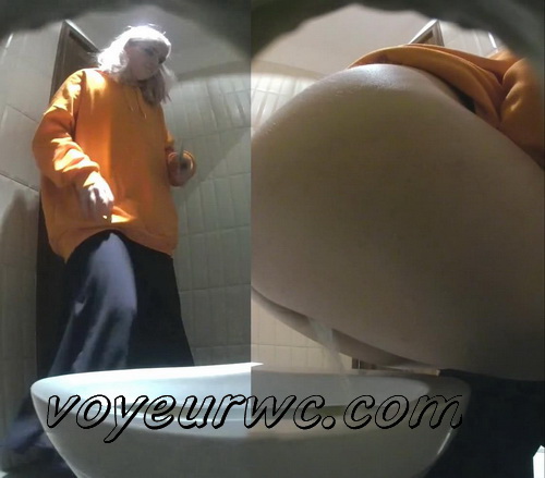 Hidden camera in fast food restaurant in the women's restroom and pissing girl (Fast Food Toilet 29)