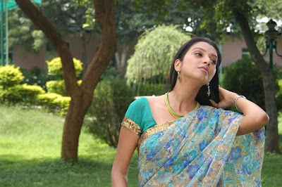 Actress Manjulika Hot Saree Photos