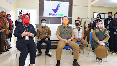 Sekdaprov Lampung Tinjau Laboratorium Pengujian Covid-19 di Laboratorium Balai Besar POM Bandar Lampung