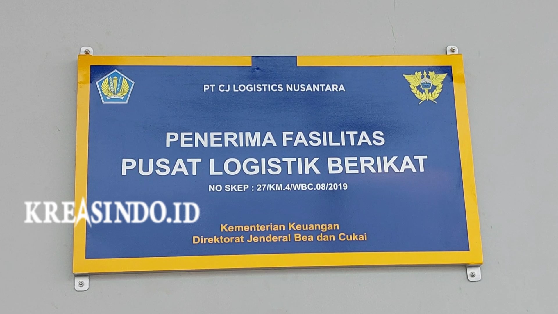 Papan Plang Nama Besi ini Terpasang di Marunda Center PT CJ Logistik