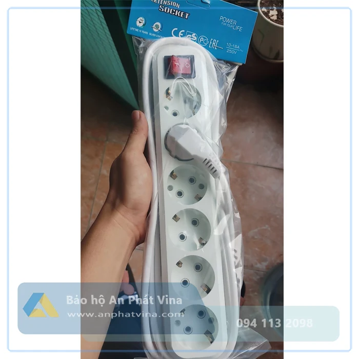 Ổ cắm điện Hàn Quốc