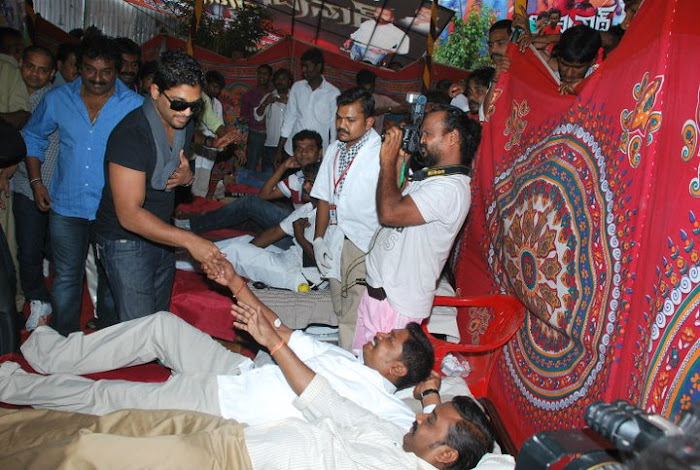 Allu Arjun @ Blood Donation Camp Stills Pics Photos leaked images