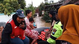 Gerak Cepat, Polisi bersama TNI dan BPBD Evakuasi Ribuan Warga Terdampak Banjir di Bangkalan