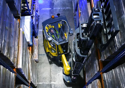 Xe nâng kho hẹp góc quay nhỏ Combi Lift