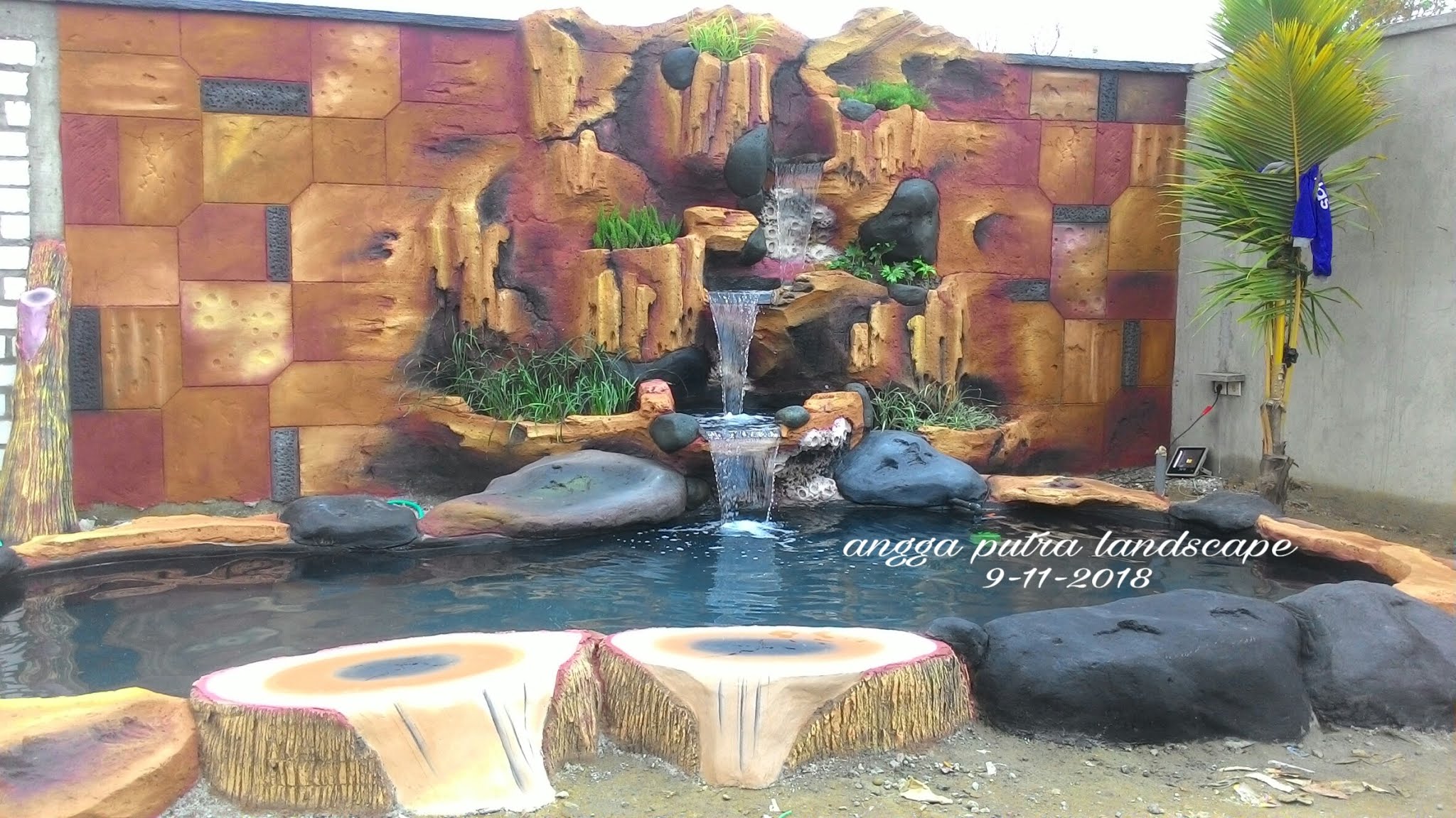 Jasa pembuatan dekorasi kolam tebing,dekorasi relief air terjun mojokerto