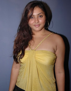 South Indian Actress Namitha Kapoor Hairstyle Ideas