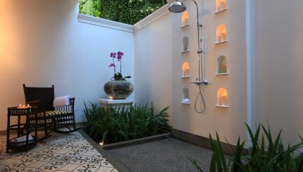 64 Desain  Kamar  Mandi  Outdoor  Bernuansa Alam Rumahku Unik