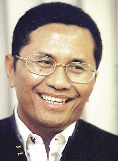 http://ini-infonya.blogspot.com/2012/11/ini-infonya-mengenal-sosok-dahlan-iskan.html