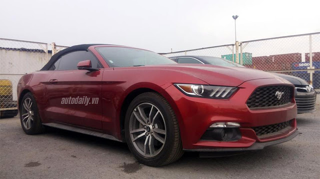 Chiếc Ford Mustang Convertible 2015 đầu tiên có mặt tại Việt Nam