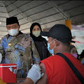 ADVETORIAL : Pemkab Langkat Terus Gencarkan Vaksinasi : Usai Tinjau Vaksinasi Massal, Bupati Bertakziah di Kediaman Ibunda Sekdakab Langkat