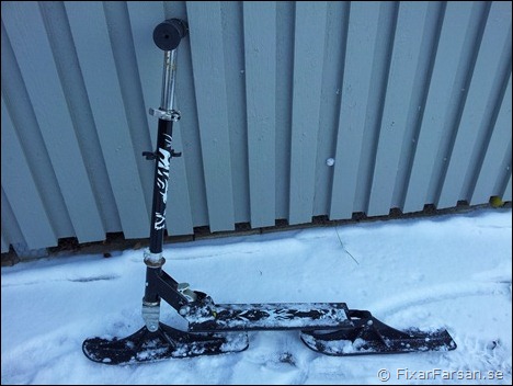 Kickbike-med-skidor-Medar