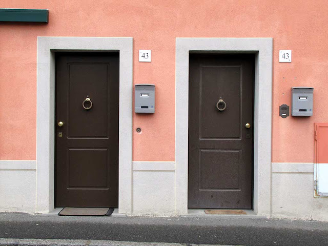 Twin doors, scali della Dogana d'Acqua, Livorno