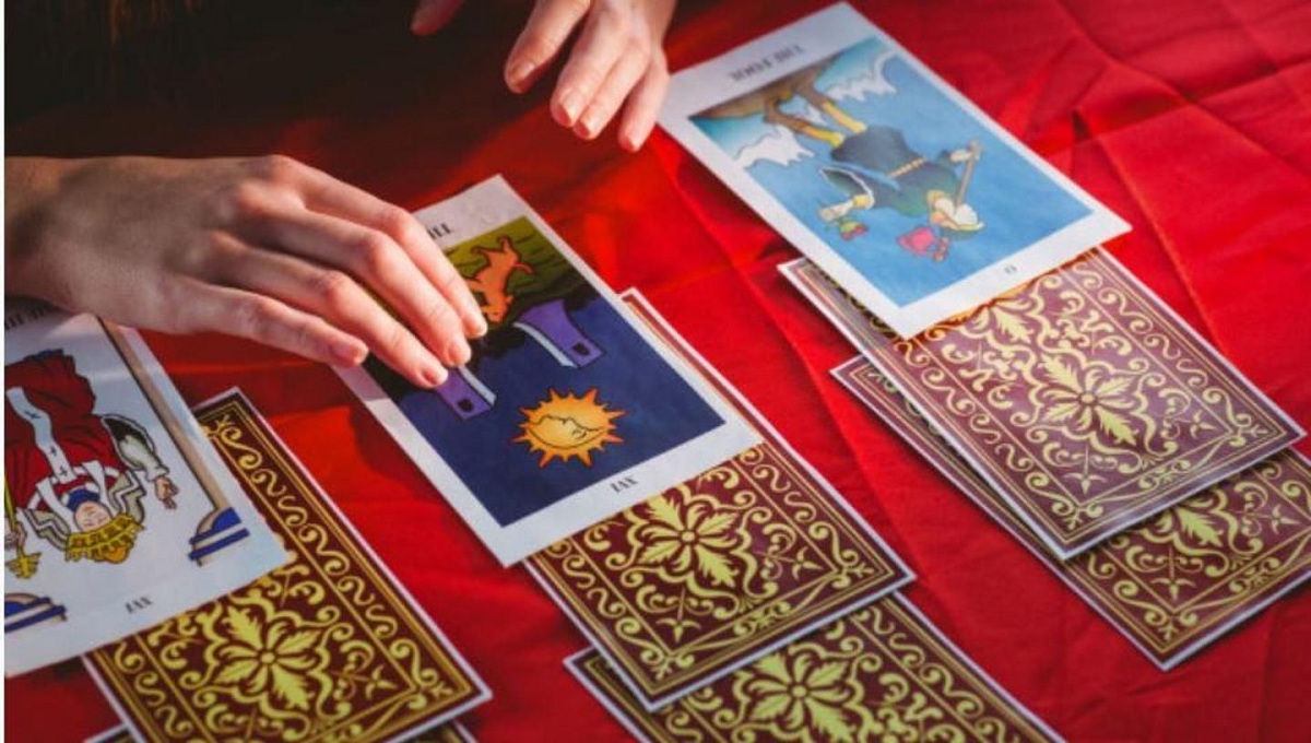 unlocking-mysteries-of-tarot-a-comprehensive-course