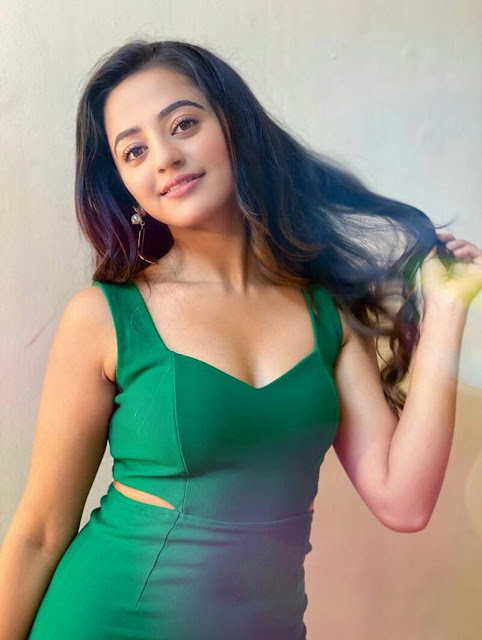 Helly Shah HD Wallpaper