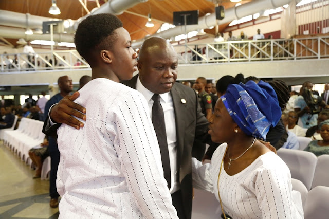 Tears as Deji Tinubu makes final journey home... Ambode, Amosun, Dolapo Osinbajo pay last respects