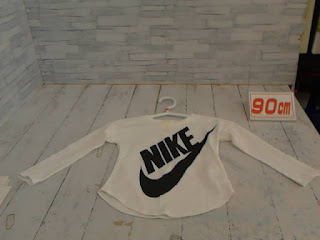 中古品　子供服　９０ｃｍ　NIKE　ホワイト　長袖Tシャツ　３３０円