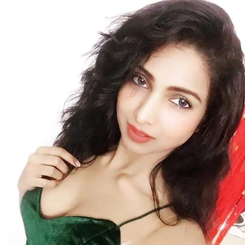 garima maurya cleavage kooku app actress