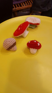 http://www.stillvauriens.com/tutos/tuto-la-dinette-en-crochet-12-les-champignons/comment-page-1/#comment-241565