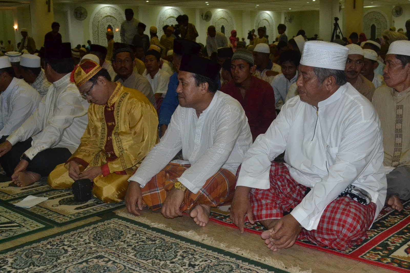 MASJID AGUNG BAITUL HIKMAH