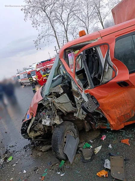 Șase persoane rănite într-un accident cu un microbuz de călători și o camionetă, la Liteni