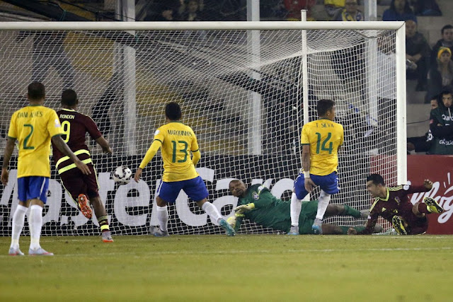 Un Brasil especulador y sin Neymar pasa a cuartos y despide a Venezuela.