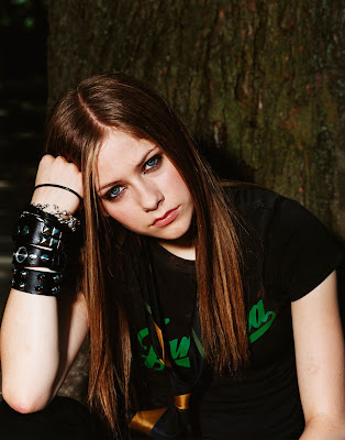 Avril Lavigne Posted Some Less Awkward Photos
