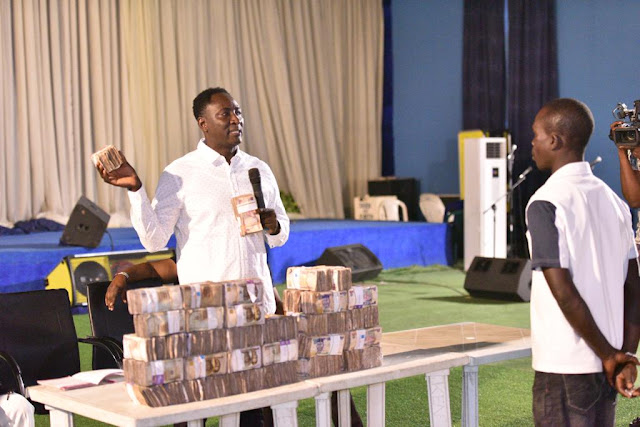 Christmas Blessings:  Prophet Jeremiah Omoto Fufeyin gift workers #30 Million, says Nigeria will be better