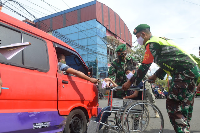 Cegah Penularan Covid-19, Kodim 0608 Cianjur Bersama NPCI Bagikan Ribuan Masker