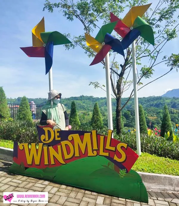 Wisata De Windmills (Selfie Park) di Cimory Dairyland Prigen