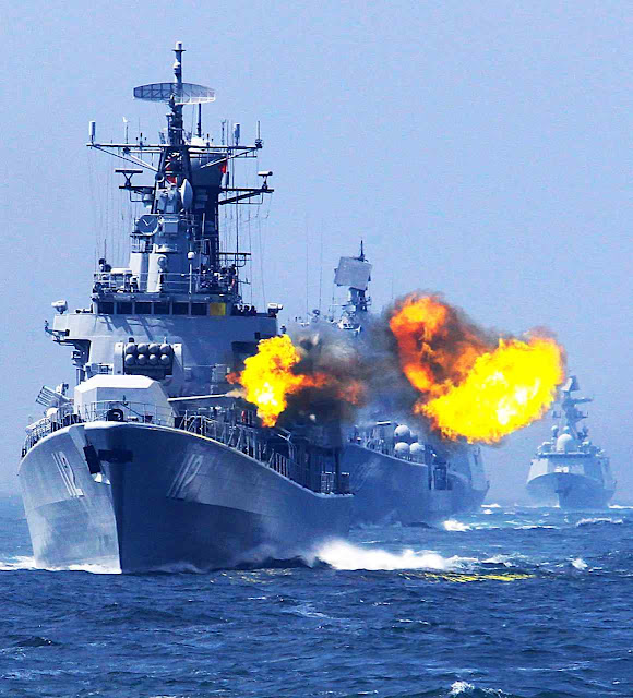 China suga tecnologia ocidental para desenvolver seu armamentismo. Destrutor Harbin em exercícios com a marinha russa