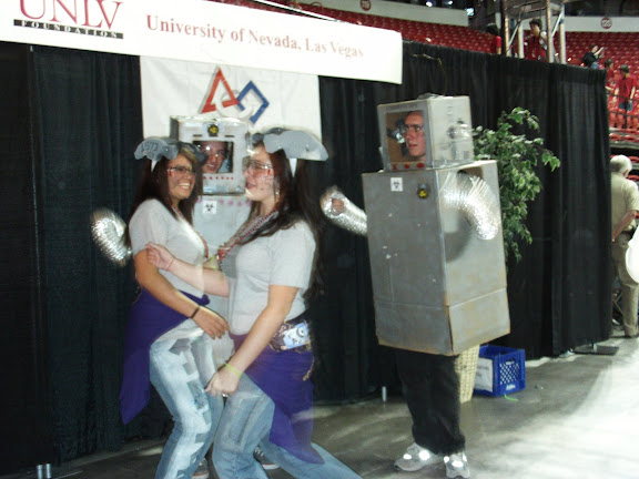 Robots y Cheerleaders se hacen con el Thomas & Mack de Las Vegas