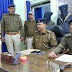 हथियार समेत दो अपराधी चढ़े पुलिस के हत्थे 