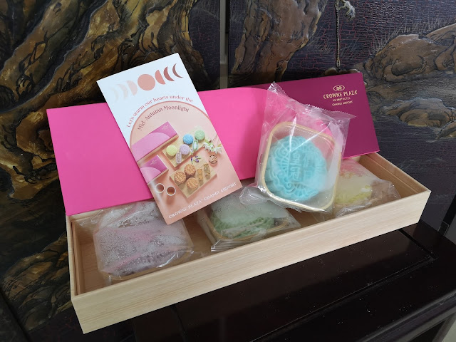 Crowne Plaza Changi Airport Mooncakes