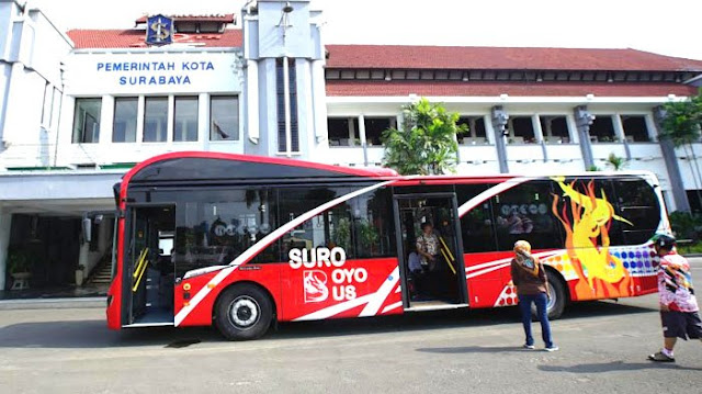 naik bus berAC di Surabaya bayar pakai sampah