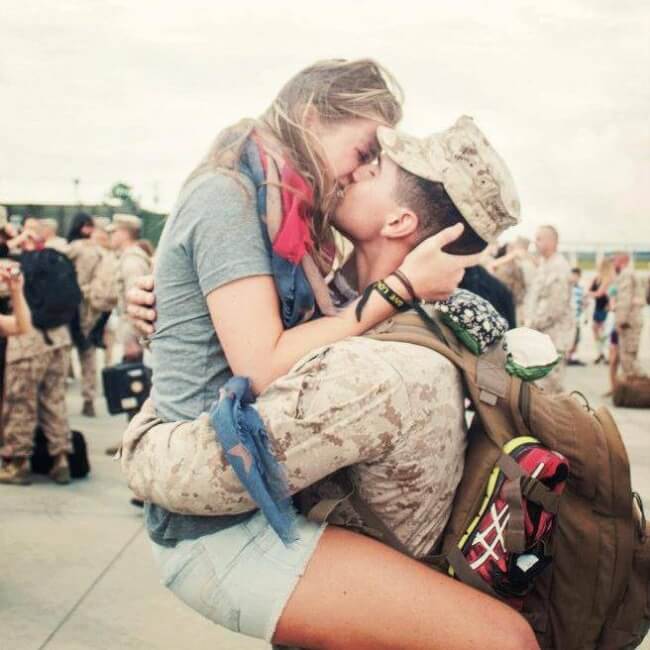 22 Stirring Pictures That Made Even The Toughest Of Us Cry - A soldier came home to hug his girlfriend.