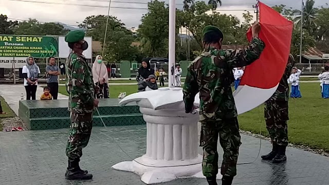 Setiap Tamu dan Pengunjung Ke Makodim 0309/Solok Selalu Berdiri Tegap Saat Penaikan dan Penurunan Bendera Merah Putih 