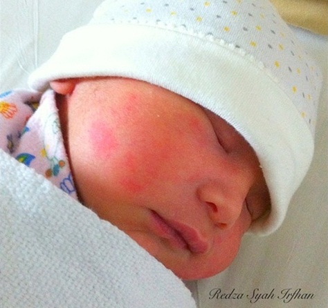 Gambar bayi sulung Irma Hasmie dan Redza Syah Azmeer 7 Photo 