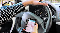Come telefonare durante la guida in modo comodo e sicuro