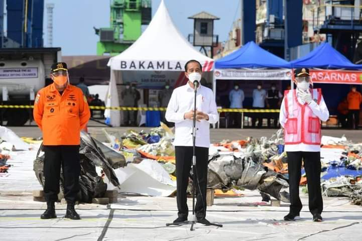 Presiden Meninjau Posko Darurat Evakuasi Pesawat Sriwijaya Air SJ 182