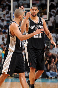 Duncan e Parker / Foto: NBA