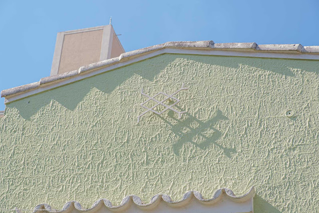 Ornamento de ferro em asa na Rua Colombo