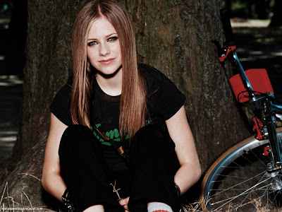 Avril Lavigne desktop wallpapers and photos