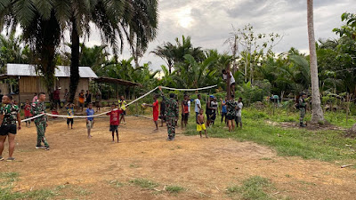 Meningkatkan Potensi Olahraga Di Perbatasan Papua, Satgas Yonif 126/KC Berikan Sarana Olahraga