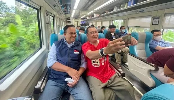 Momen Anies saat Naik KA Argo Parahyangan Dinilai Sindir Proyek Jokowi, Netizen: Enggak akan Tergantikan oleh Kecebong...